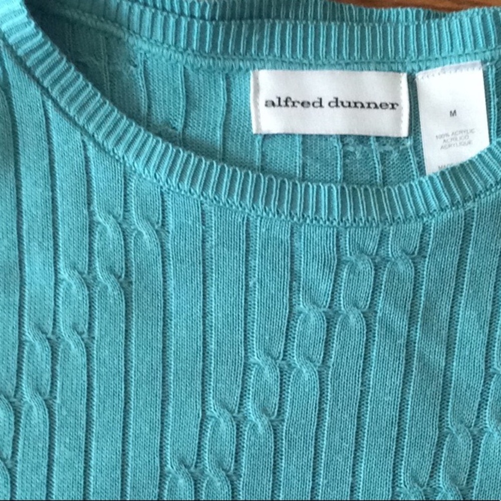 Women’s Alfred Dunner size M, short sleeved.